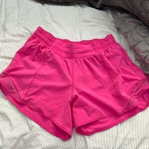 LULULEMON HOTTY HOT SHORTS!!